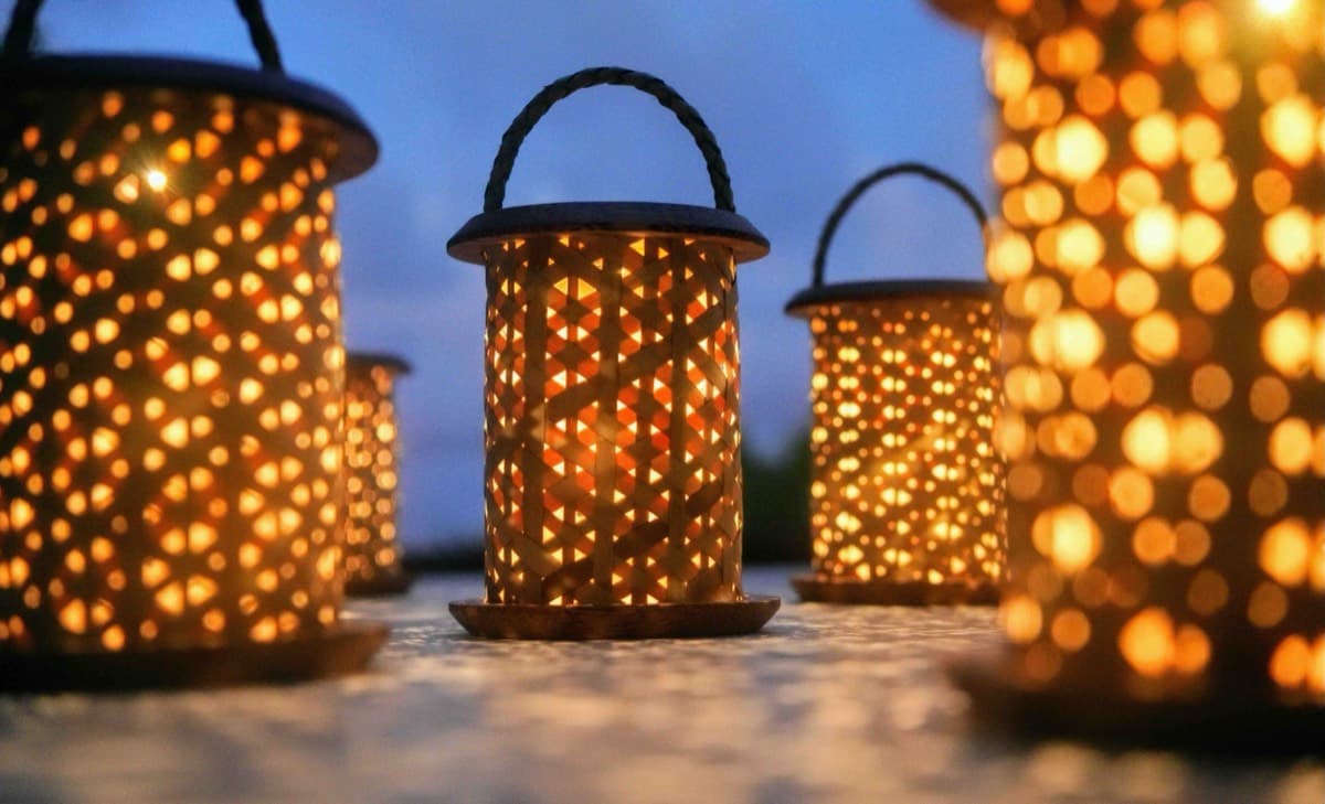 Shadow Lantern glowing at dusk